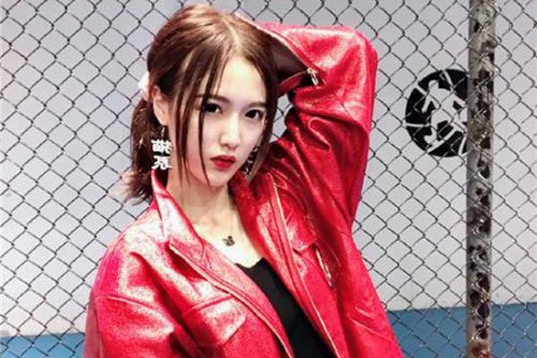 快手宸荨樱桃的个人资料 很少见到像她这样网络通吃的人