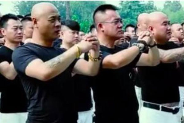 �찲����Ϊʲô��ȥ �����˸�����Ͼ��ⲻ�ҳ���