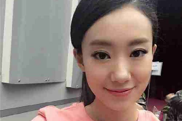 ��С�ϲ��ഺ��¶�� ��С쳽������������˭