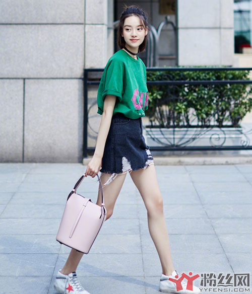 张艺上整容嘴歪 羡慕她的大长腿永远带给我们不一样的视觉美