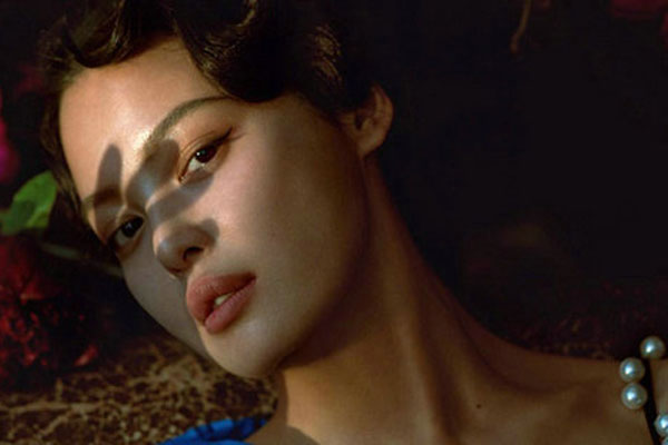 辛芷蕾不可思异裸戏照 她的嘴唇很正常就是厚了一点