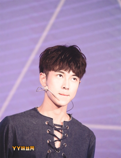 偶像练习生杨非同女友照片八卦是谁 杨非同个人资料年龄多大