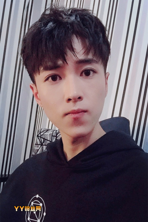 偶像练习生杨非同女友照片八卦是谁 杨非同个人资料年龄多大