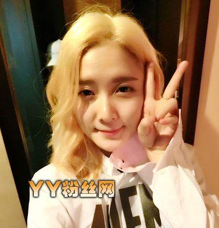 ��������Ů��ѩӨ���μ�N��ѡ���Ŀ ��ѩӨ��������΢����������