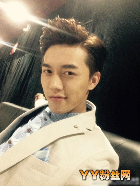 最美和声齐晨君微博资料生活照 长腿帅哥齐晨君女朋友是谁