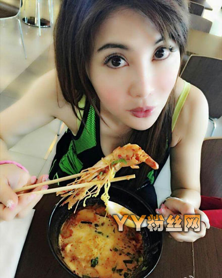 杨丽菁整容前后照片对比脸僵变丧尸 杨丽菁结婚了吗老公是谁