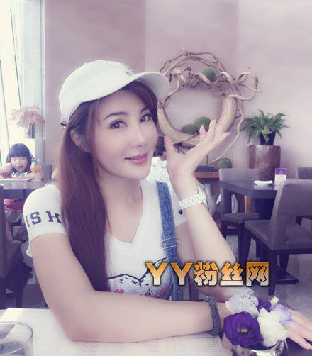 杨丽菁整容前后照片对比脸僵变丧尸 杨丽菁结婚了吗老公是谁