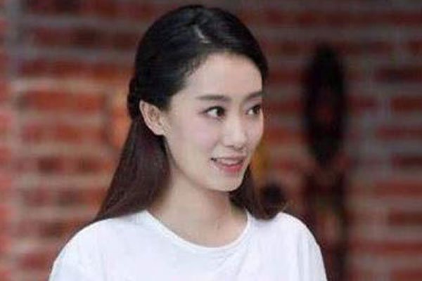 张小斐的爸爸是谁 跟她搭戏的腕都好有名?