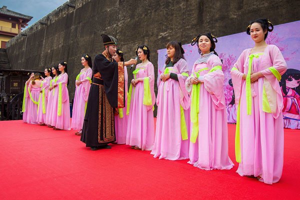 ����Ů�˺����� ���Ǽ�Ůû����˭������