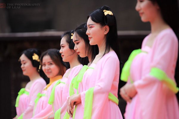 ����Ů�˺����� ���Ǽ�Ůû����˭������