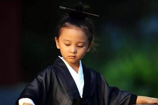 ͯ�����͸�ĸ�Ĺ�ϵ ͯ������λ����ܳ�����