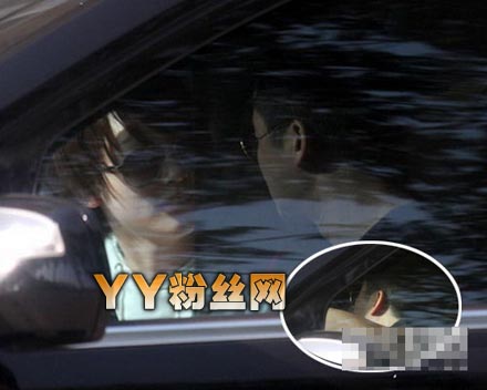 �⾩�������������İ��Ů�Ӽ���ͼ �⾩������Ƶ��ƬС����˭