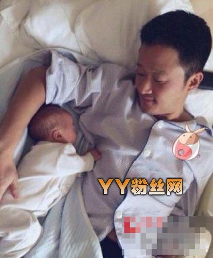 �⾩�������������İ��Ů�Ӽ���ͼ �⾩������Ƶ��ƬС����˭