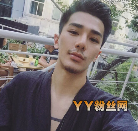 һվ��������Ů����Ƭ˧���� �������ʦ���ظ������ϼ�ͥ����