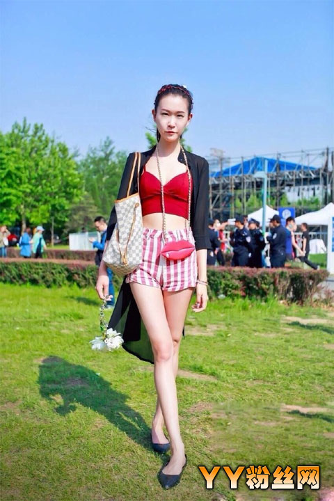 非诚勿扰吕晓萌美艳私照美翻 吕晓萌个人资料微博身高三围素颜