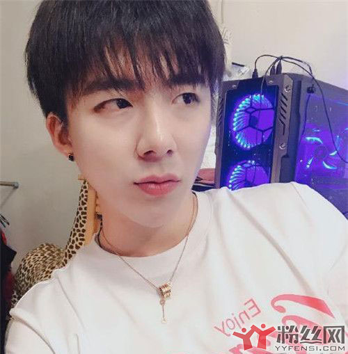 刘宇宁是怎么火起来的 酒吧驻唱+YY直播好些年才有了现在的人气