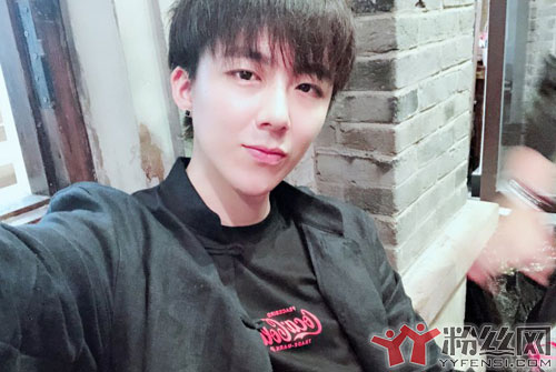 刘宇宁是怎么火起来的 酒吧驻唱+YY直播好些年才有了现在的人气