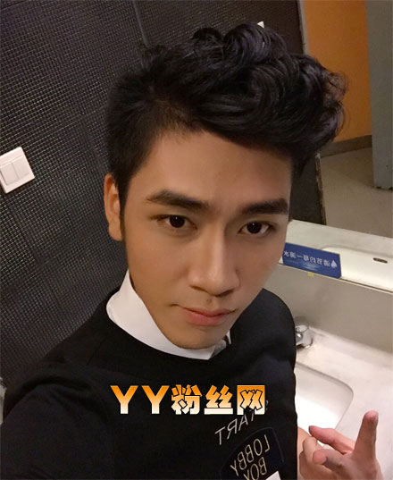 һվ�����������Ϊ������ĸ�������ﱳ�� �����΢��������֮��