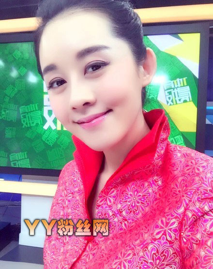 央视女主播李蕊个人资料 李蕊私房照清新可人被赞氧气美女