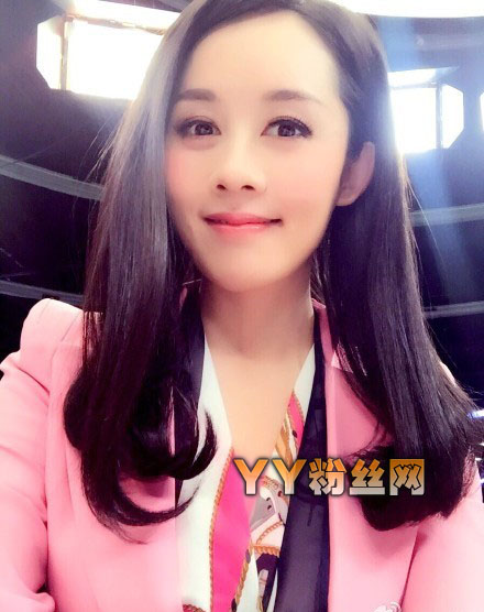 央视女主播李蕊个人资料 李蕊私房照清新可人被赞氧气美女