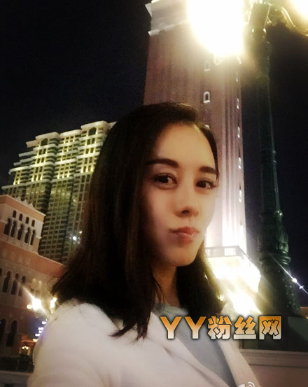 央视女主播李蕊个人资料 李蕊私房照清新可人被赞氧气美女