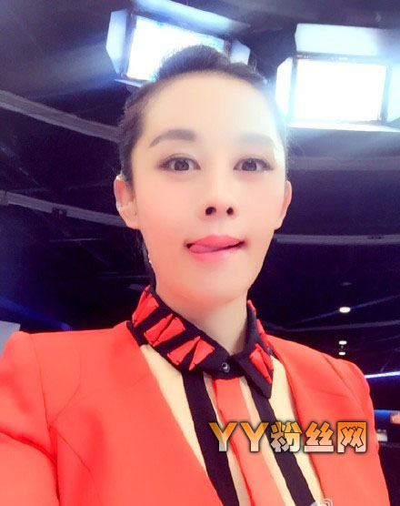 央视女主播李蕊个人资料 李蕊私房照清新可人被赞氧气美女