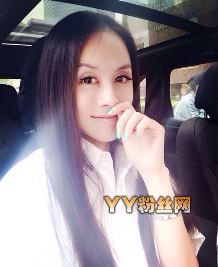 央视女主播李蕊个人资料 李蕊私房照清新可人被赞氧气美女