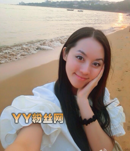 央视女主播李蕊个人资料 李蕊私房照清新可人被赞氧气美女