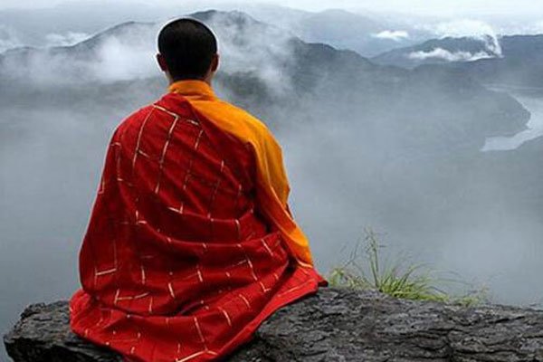 女命华盖长相 远离俗世气质不凡的浮萍女