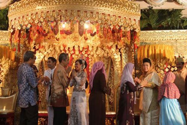 女命华盖长相 远离俗世气质不凡的浮萍女