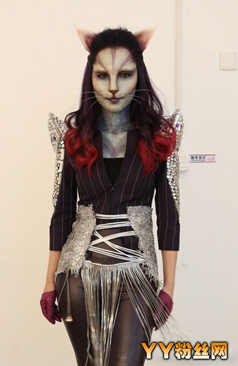 �ǳ�����èŮ����ܰ΢������ èŮX-girl�׳��Ķ�Ů��