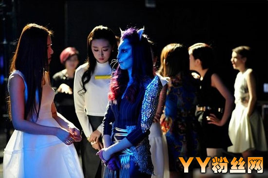 �ǳ�����èŮ����ܰ΢������ èŮX-girl�׳��Ķ�Ů��