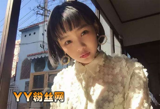 超女版东方不败鲁照华甜美照片 超级女声鲁照华个人资料退赛了吗