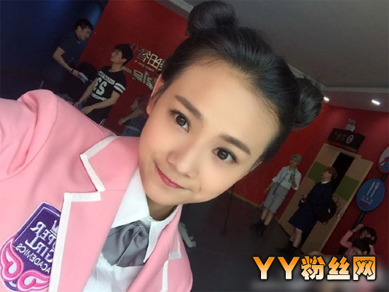 超女版东方不败鲁照华甜美照片 超级女声鲁照华个人资料退赛了吗