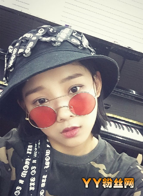 超女版东方不败鲁照华甜美照片 超级女声鲁照华个人资料退赛了吗