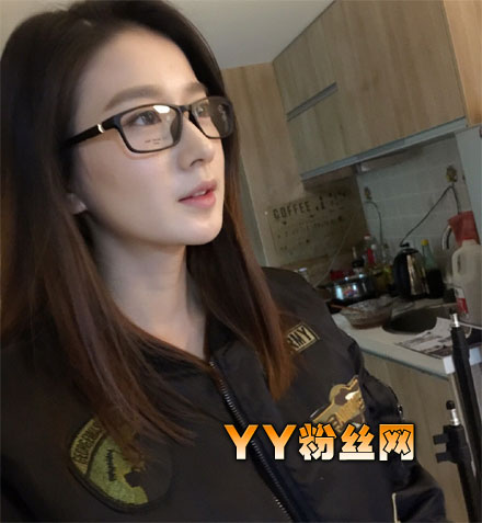 һվ�����ຣȻŮ����Ƭ �������ݴ�ѧ�ຣȻ��������΢��̫˧��