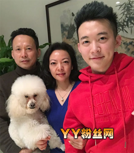 һվ�����ຣȻŮ����Ƭ �������ݴ�ѧ�ຣȻ��������΢��̫˧��