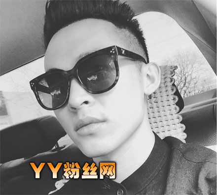 һվ�����ຣȻŮ����Ƭ �������ݴ�ѧ�ຣȻ��������΢��̫˧��