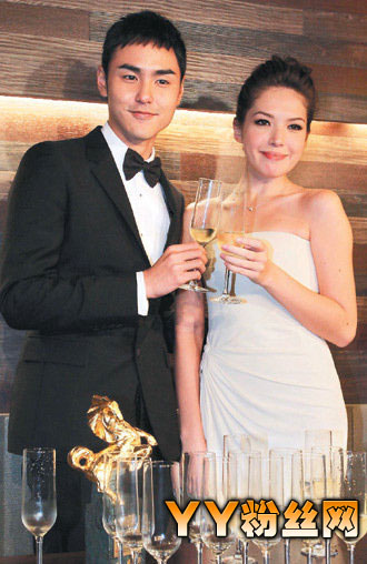 阮经天许玮宁生活照接吻图片 阮经天女友许玮宁个人资料家庭背景