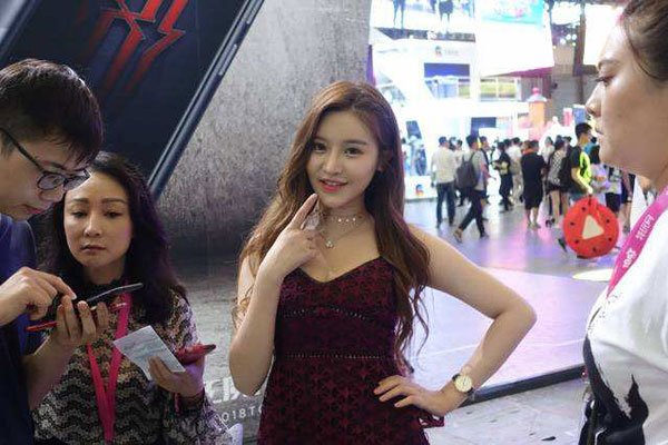 ���羺С������������ ��һ����ͷ���ϱ��ǵ�����