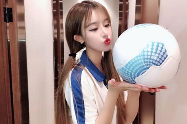 ���羺С������������ ��һ����ͷ���ϱ��ǵ�����