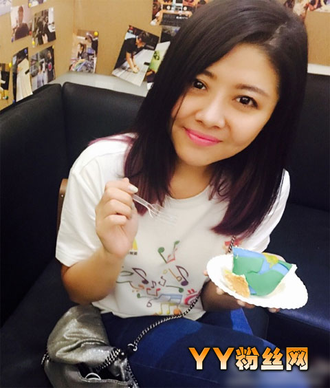 �й��ø�����ˬ��߶���Ѫд�� ��ˬ������������ǰ����Ƭ�Ա�