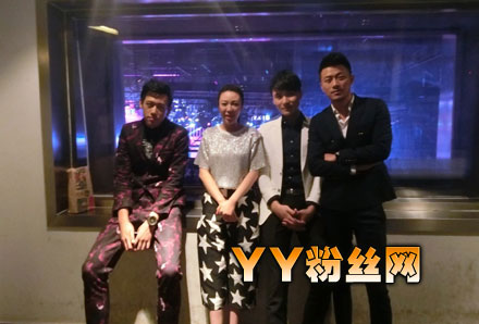 �ǳ�������ˬ����СĪ�������� ����Ů����ͷ������