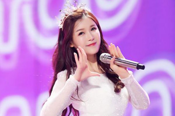 ����ϫ����ǰ��Ա��� ����Ů�μ�ѡ��¶����