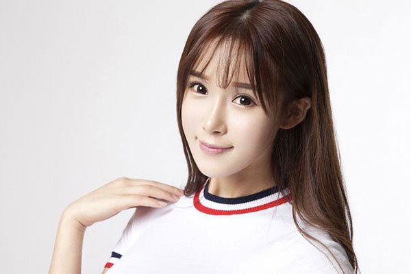 ����ϫ����ǰ��Ա��� ����Ů�μ�ѡ��¶����