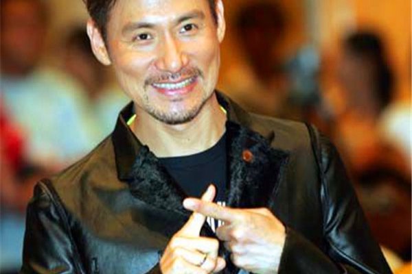 ��ѧ�ѱ����������Ӱ ���Ƿ׷׷�������ӭ�ϱ����