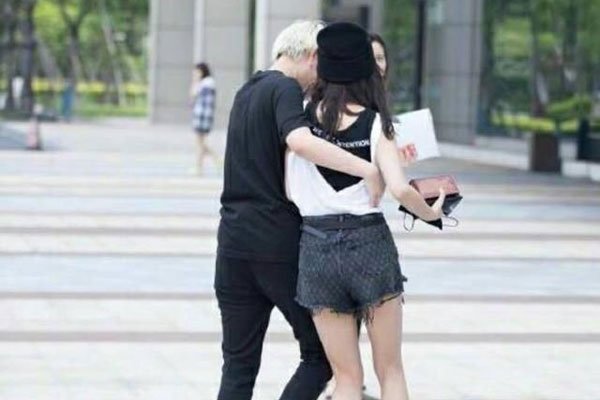 ��ܿ����les�� ��Ů�����ֶ��Ų�������ͨŮ������