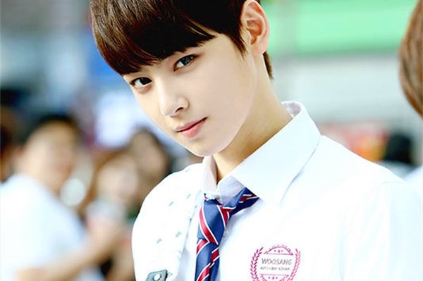 车银优为什么叫车恩宇 车银优的帅像是真空一样