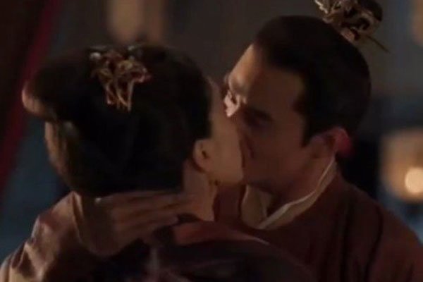 �����ڲܻʺ�Բ�� �ۺ��ǻ��������ȴ�޷��ı�