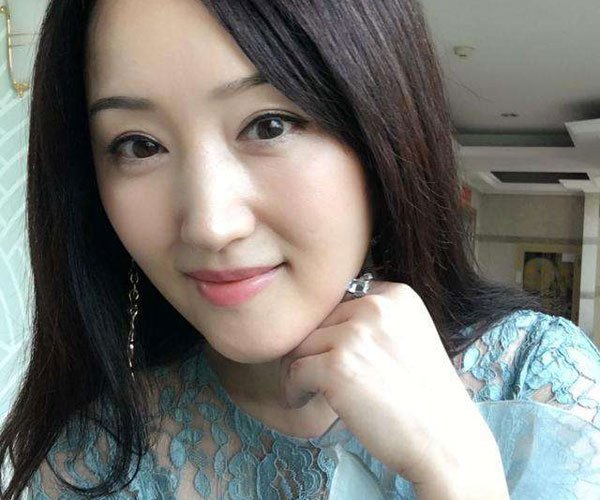 ����Ө���Ϲ���˭ �����Ĺ�ȥ������ҵ�ϵİ���ʯ